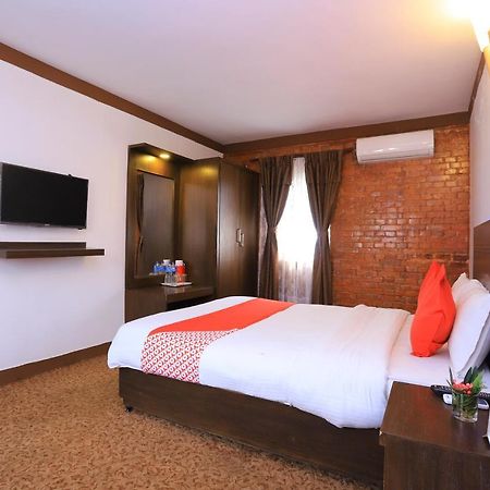 Oyo 591 Hotel Blue Moon Dharampur Exterior foto